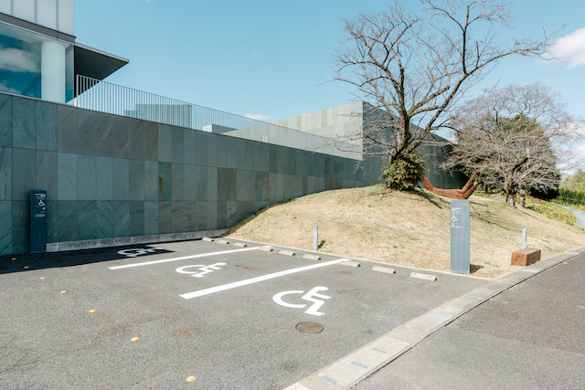 東口入口横の画像